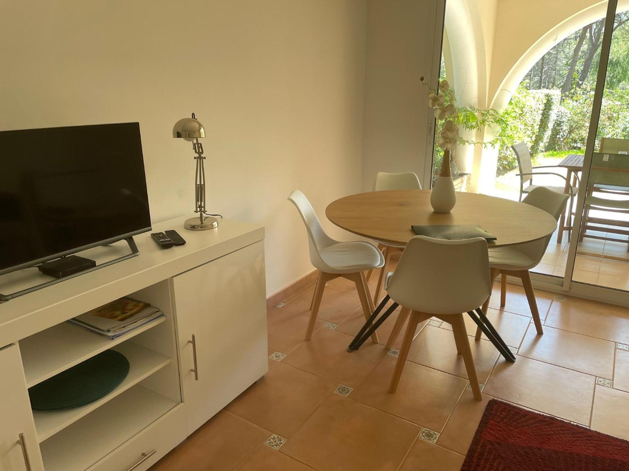 2 Pieces Saint Raphael Renove, Classe 4 Etoiles, 100 M Plages, Piscine, Tennis, Parc, Terrasse, Jardin Privatif エクステリア 写真