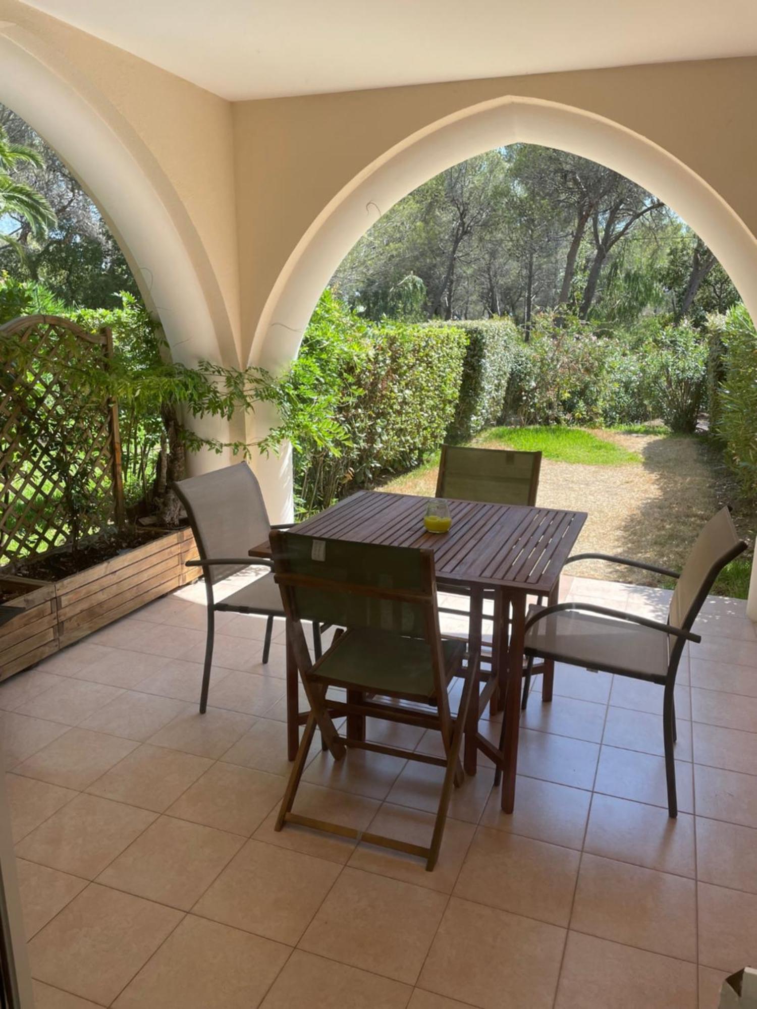 2 Pieces Saint Raphael Renove, Classe 4 Etoiles, 100 M Plages, Piscine, Tennis, Parc, Terrasse, Jardin Privatif エクステリア 写真