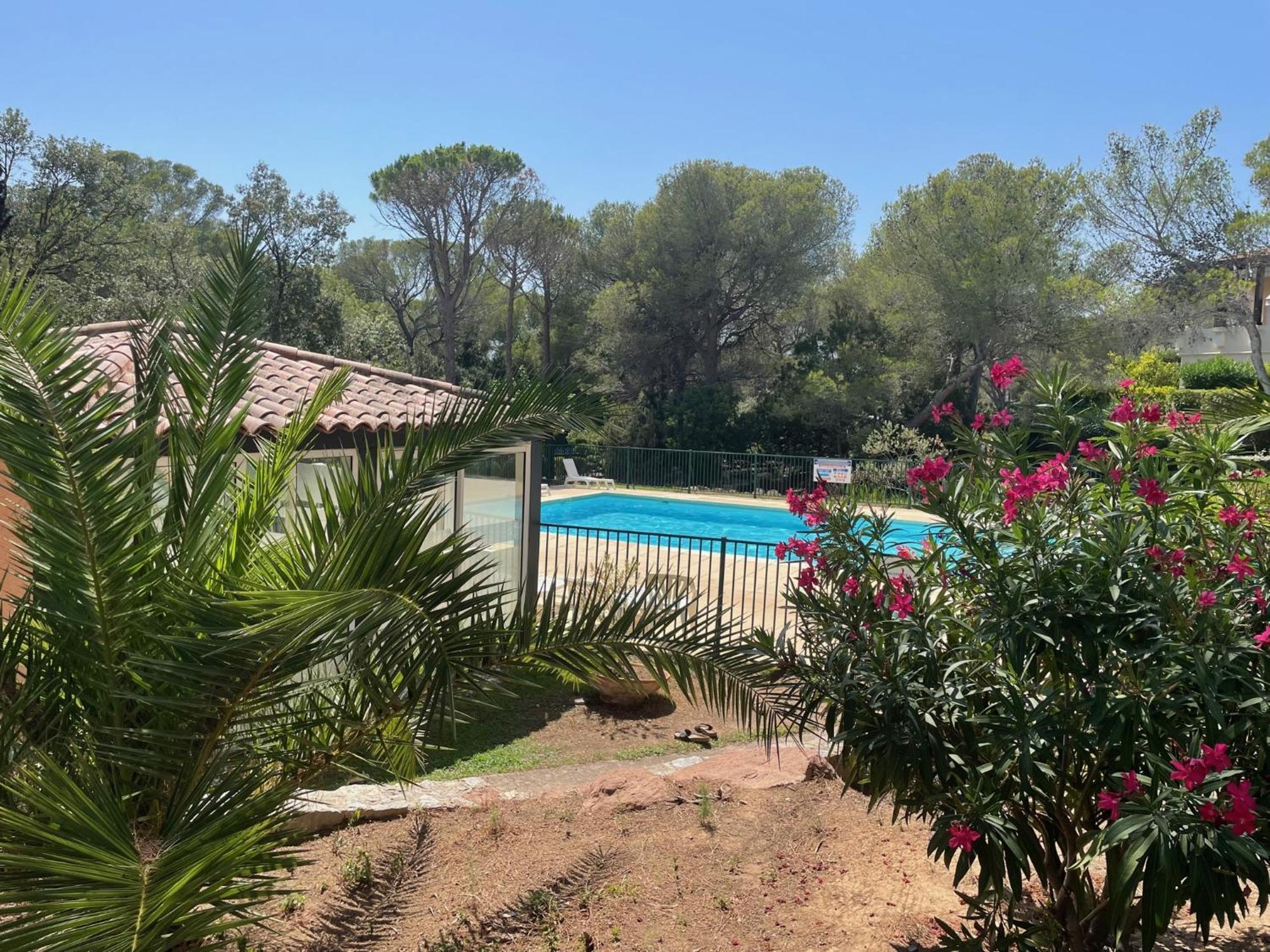 2 Pieces Saint Raphael Renove, Classe 4 Etoiles, 100 M Plages, Piscine, Tennis, Parc, Terrasse, Jardin Privatif エクステリア 写真